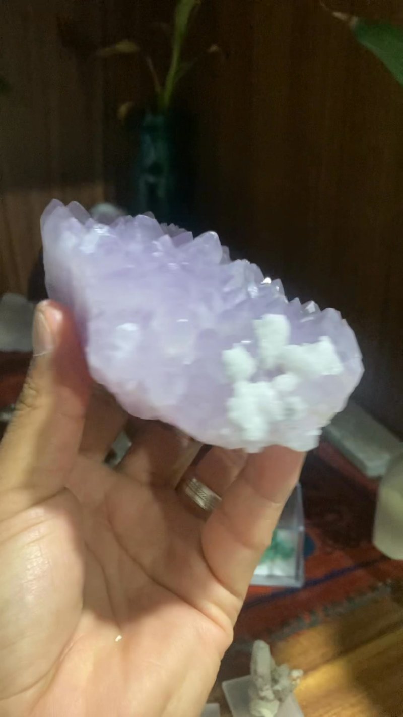  Drusa de Amatista con Manganocalcita (Presenta fluorescencia roja bajo luz UV)
