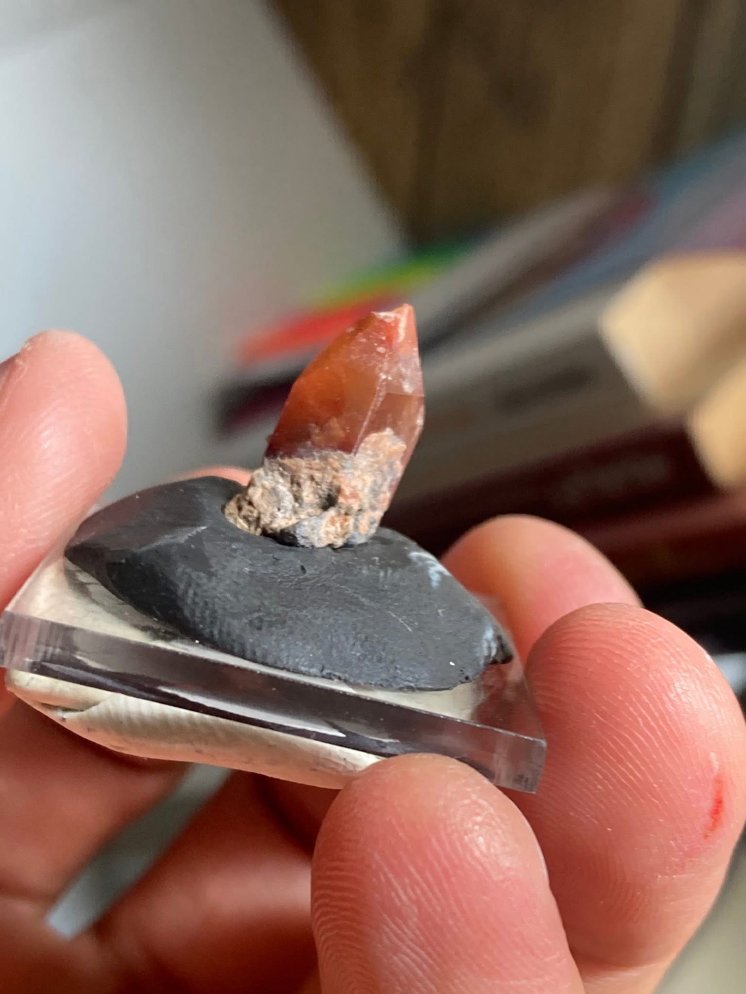 Topacio (Incluye base de acrílico de 3cm x 3cm)