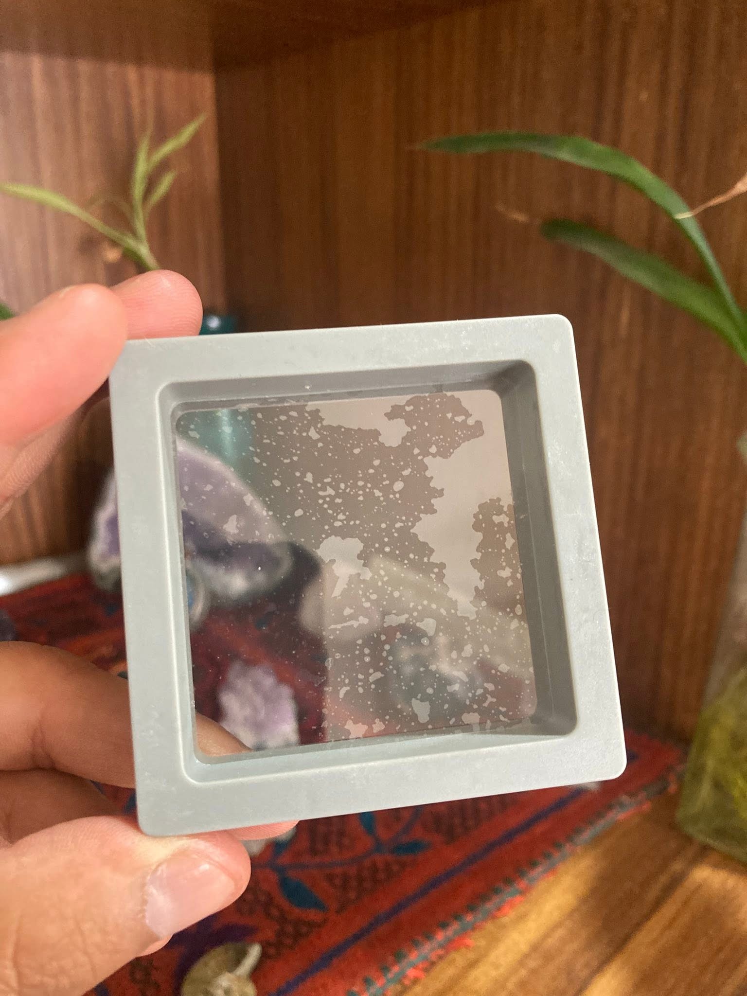 Cubo exhibidor 3D color gris