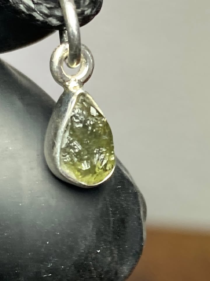 📿 Dije Moldavita montada en Plata 925