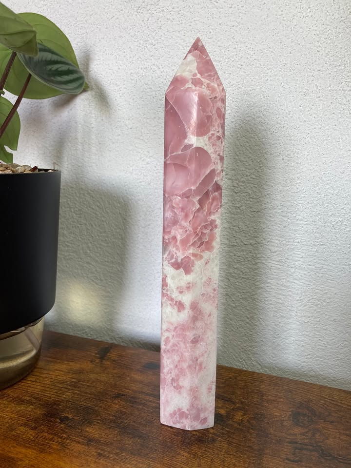 💎✨ Torre de Ópalo Rosa Natural Pulida – Pieza Decorativa Premium