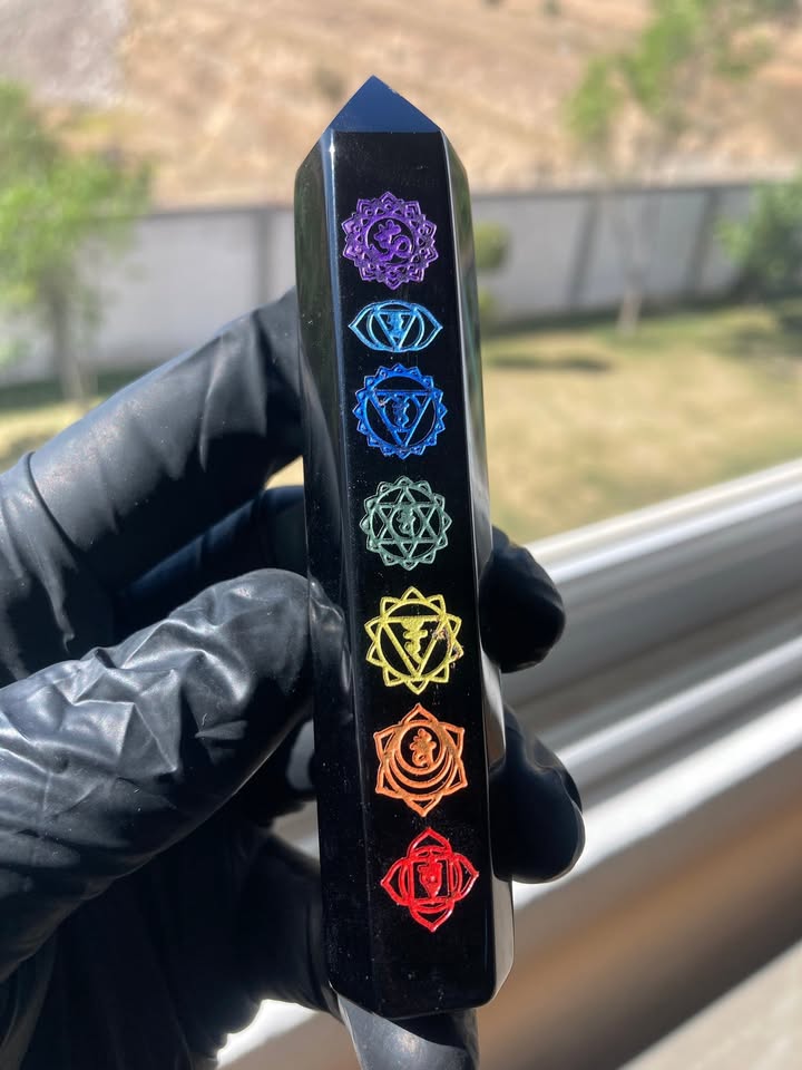 Torre de Obsidiana con los 7 Chakras