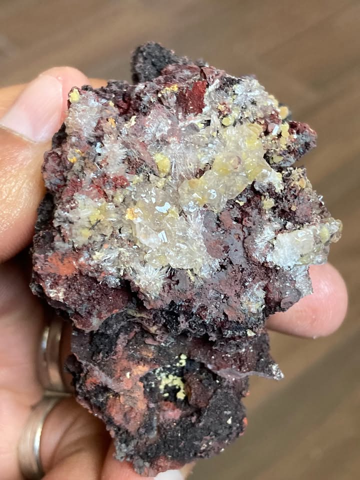 Cuarzo Fénix (Cristales mini, hematita, óxidos, mimetita)