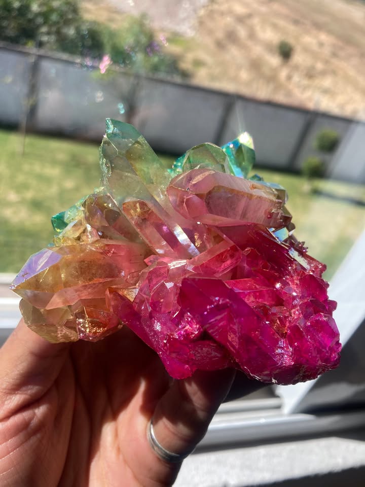 Cuarzo Aura Artesanal (tratado con pigmentos minerales)
