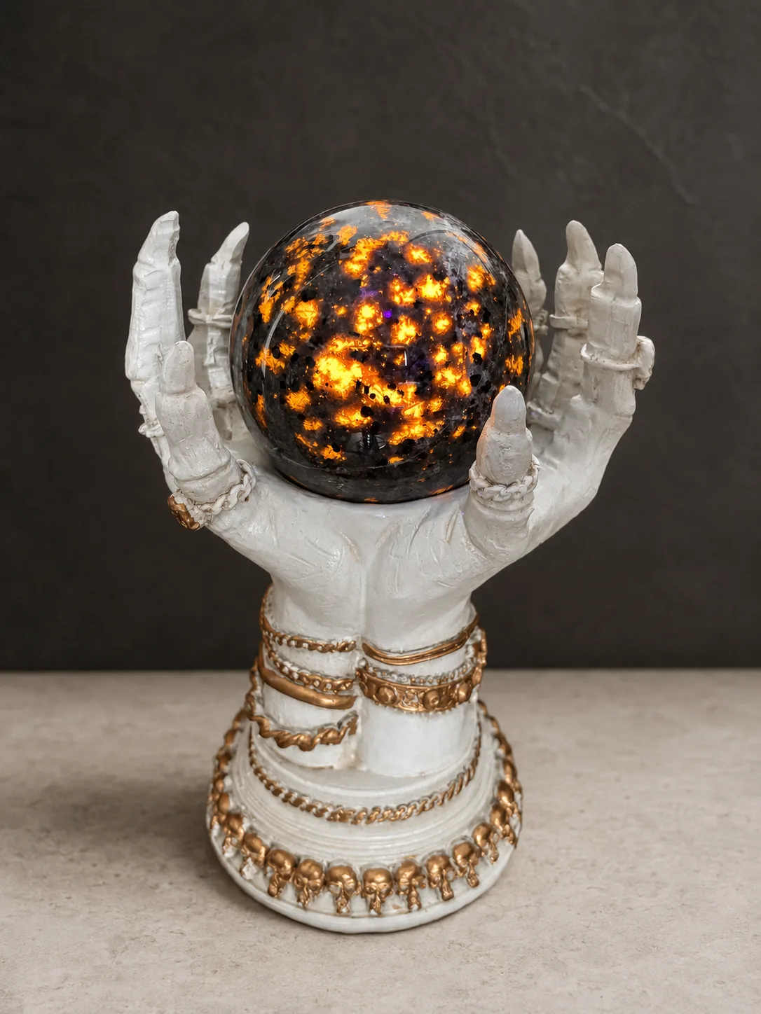 Esfera Yooperlita Con Base De Manos Calavera Fluorescente Uv Blanco